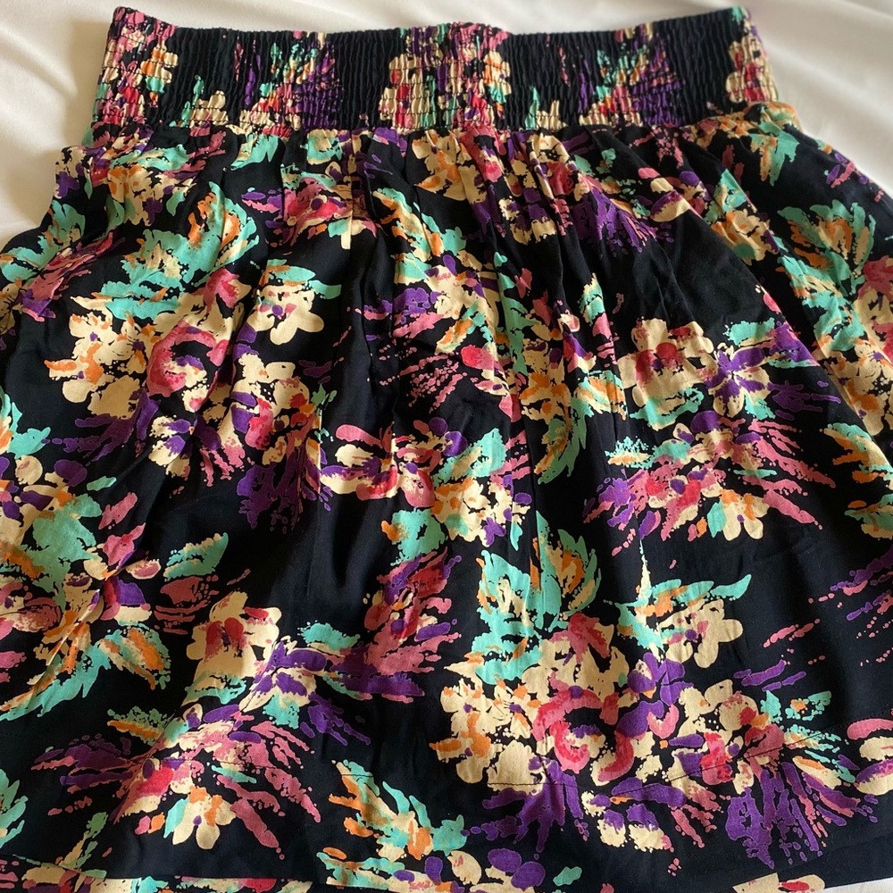 Forever 21 Floral Flounce Mini Skirt with Zipper (Medium)